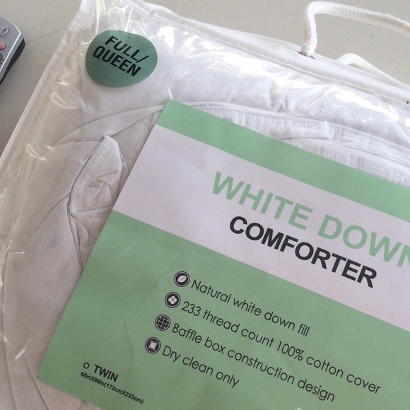 NWT Pure Elements All Season Down Comforter - Queen Size - Picture 2 of 6